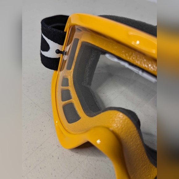 Oakley Adjustable Skiing Goggles - Picture 4 of 9